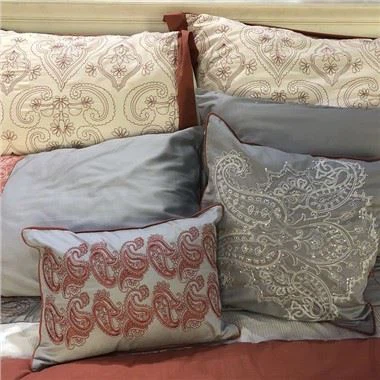 Haftowane ozdoby do poduszek